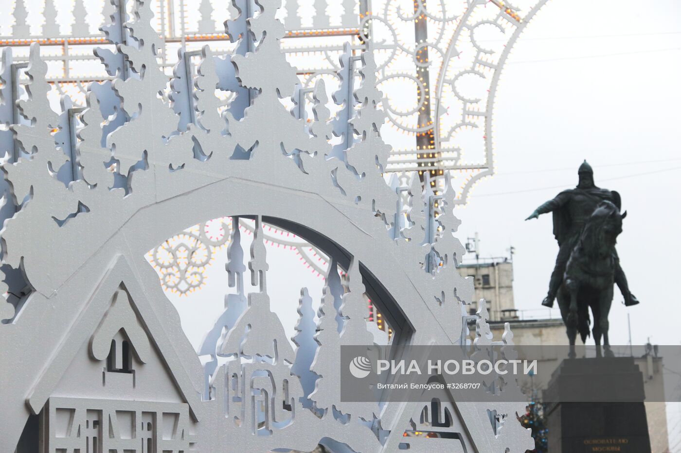 Подготовка к новогодним праздникам в Москве