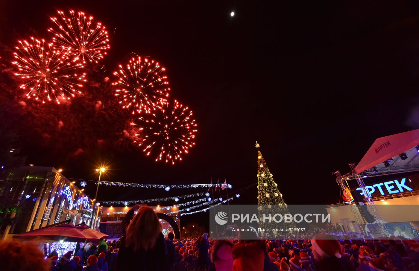 Салют в честь Нового года в регионах России