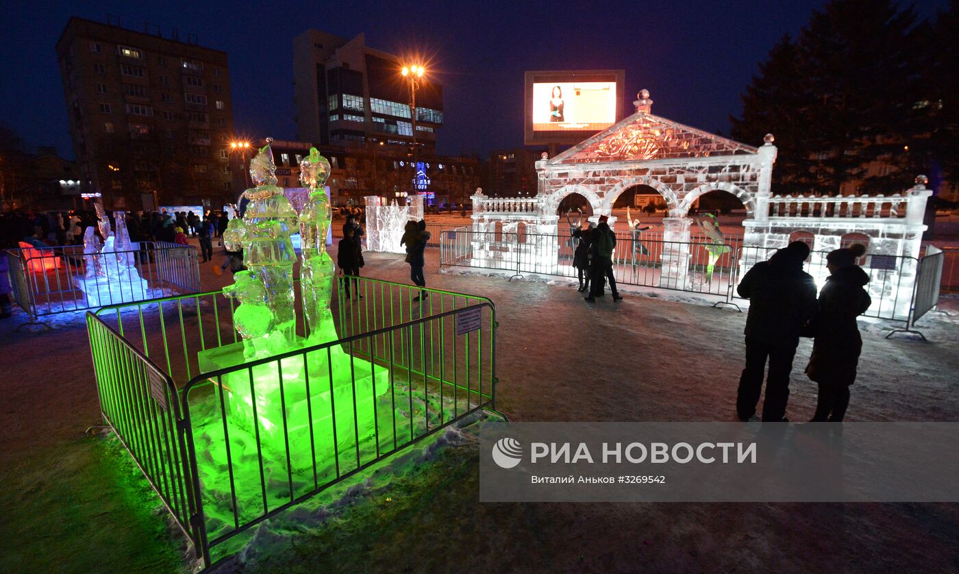 Народные гуляния в ледовом городке в Уссурийске