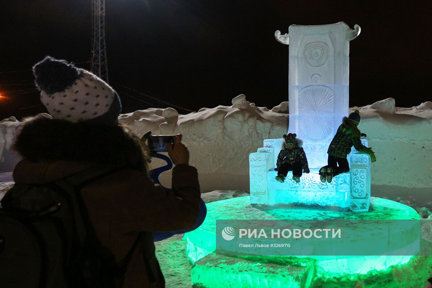 Ледовый город "Гиперборея в Хибинах" и "Снежная деревня" в Мурманской области