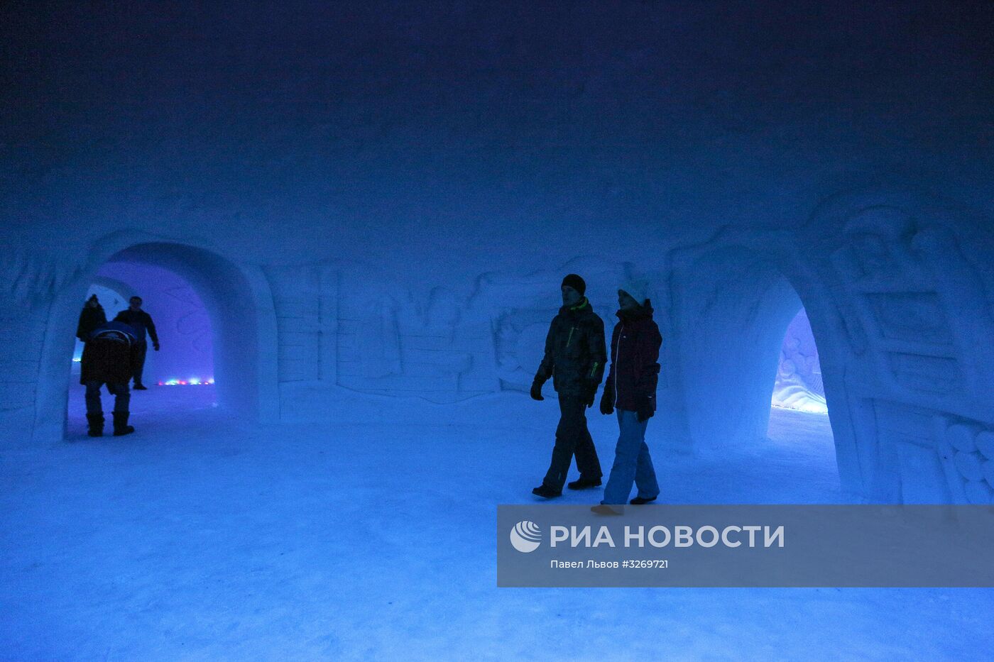 Ледовый город "Гиперборея в Хибинах" и "Снежная деревня" в Мурманской области