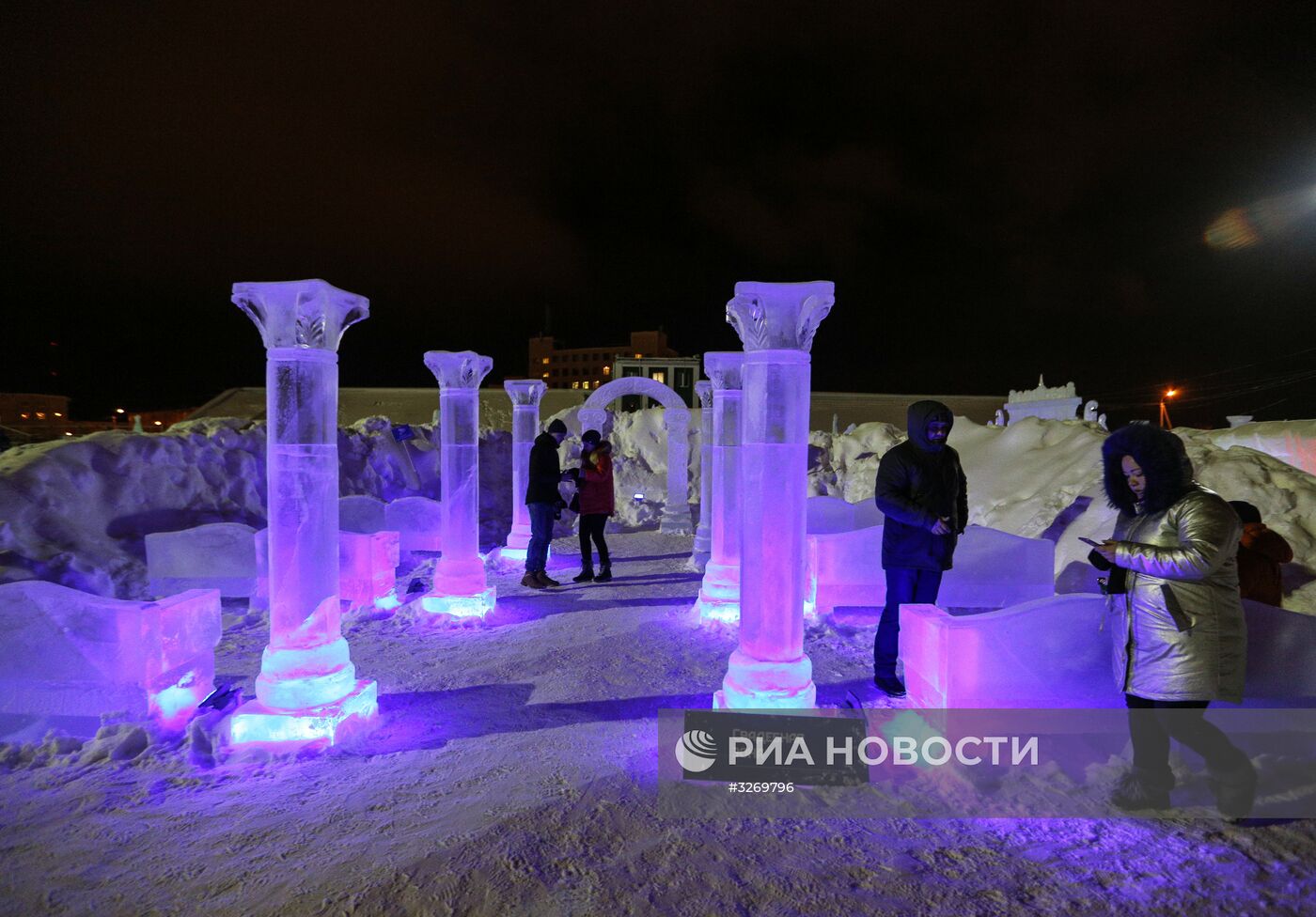 Ледовый город "Гиперборея в Хибинах" и "Снежная деревня" в Мурманской области
