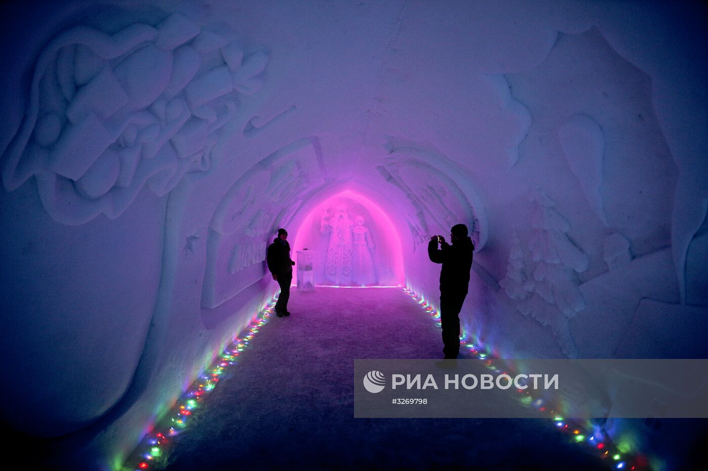 Ледовый город "Гиперборея в Хибинах" и "Снежная деревня" в Мурманской области