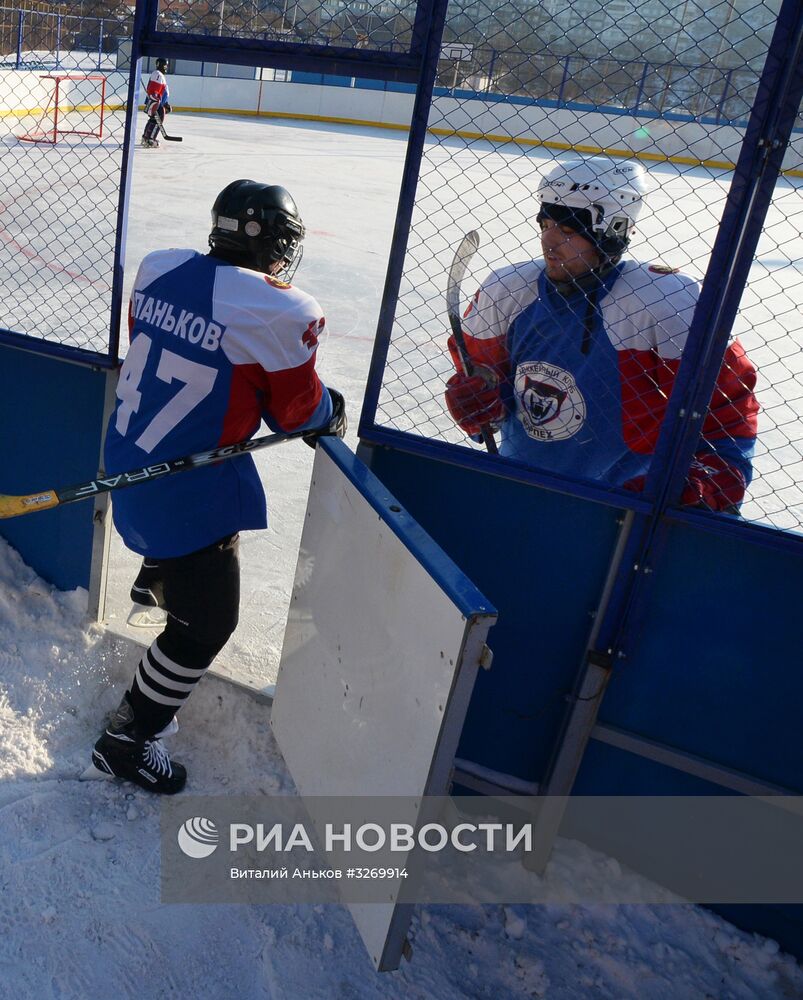 Турнир по дворовому хоккею во Владивостоке