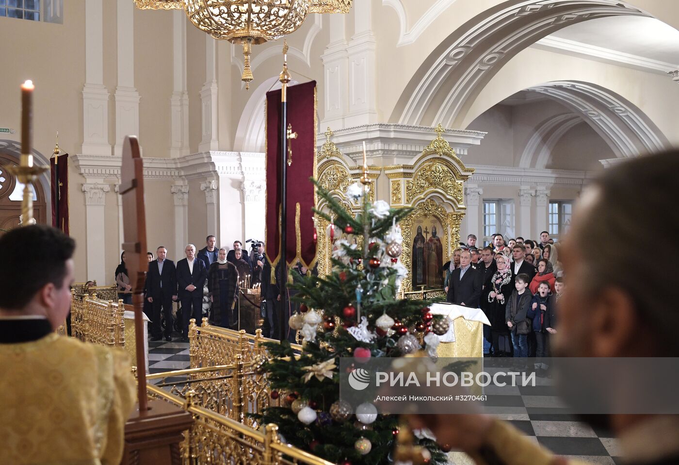 Президент РФ В. Путин посетил Рождественское богослужение