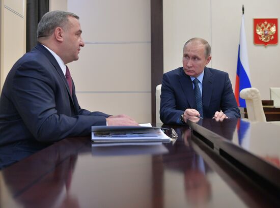Президент РФ В. Путин встретился с министром финансов РФ А. Силуановым и главой МЧС В. Пучковым