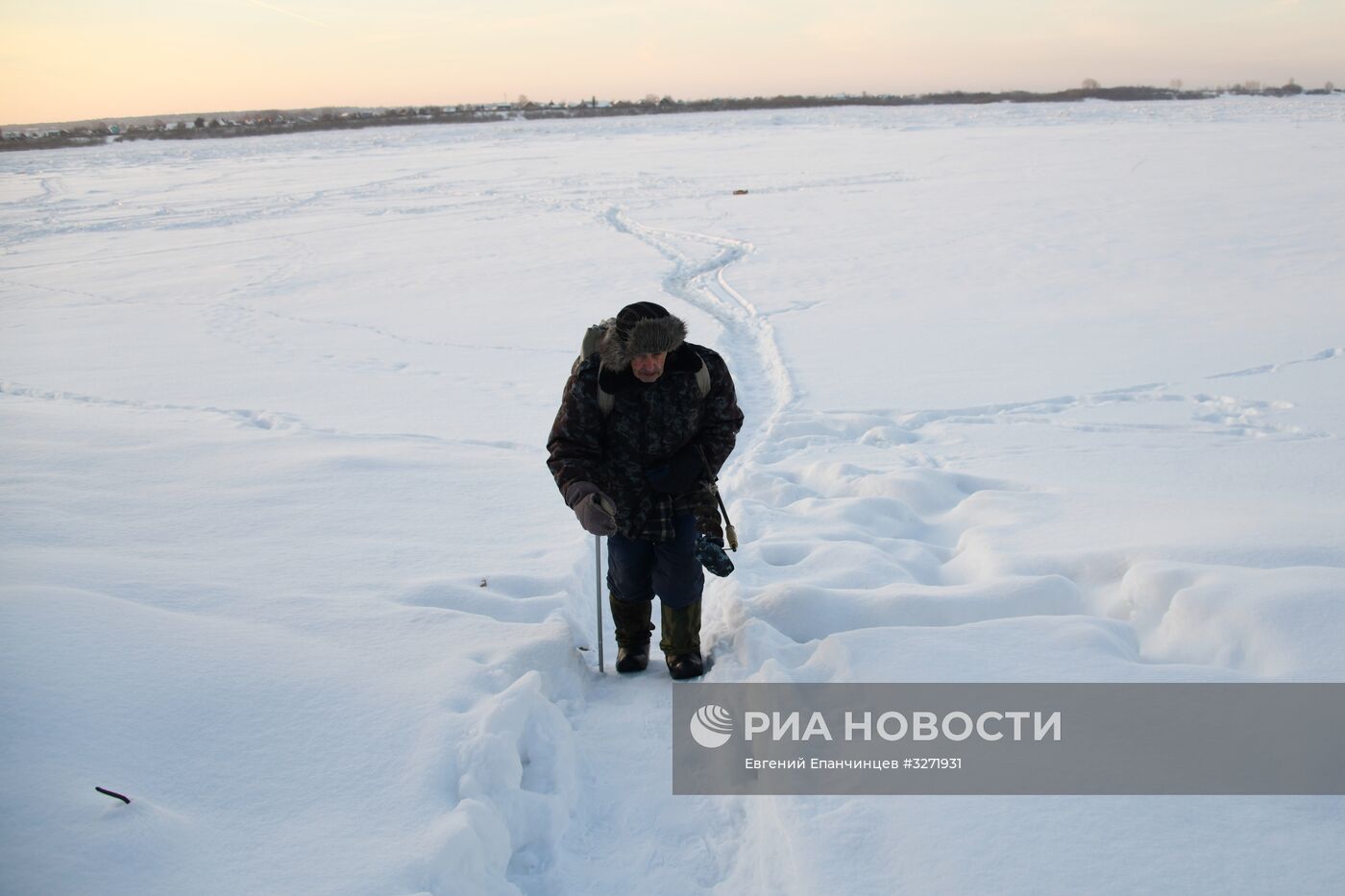 Подледная рыбалка на реке Томь