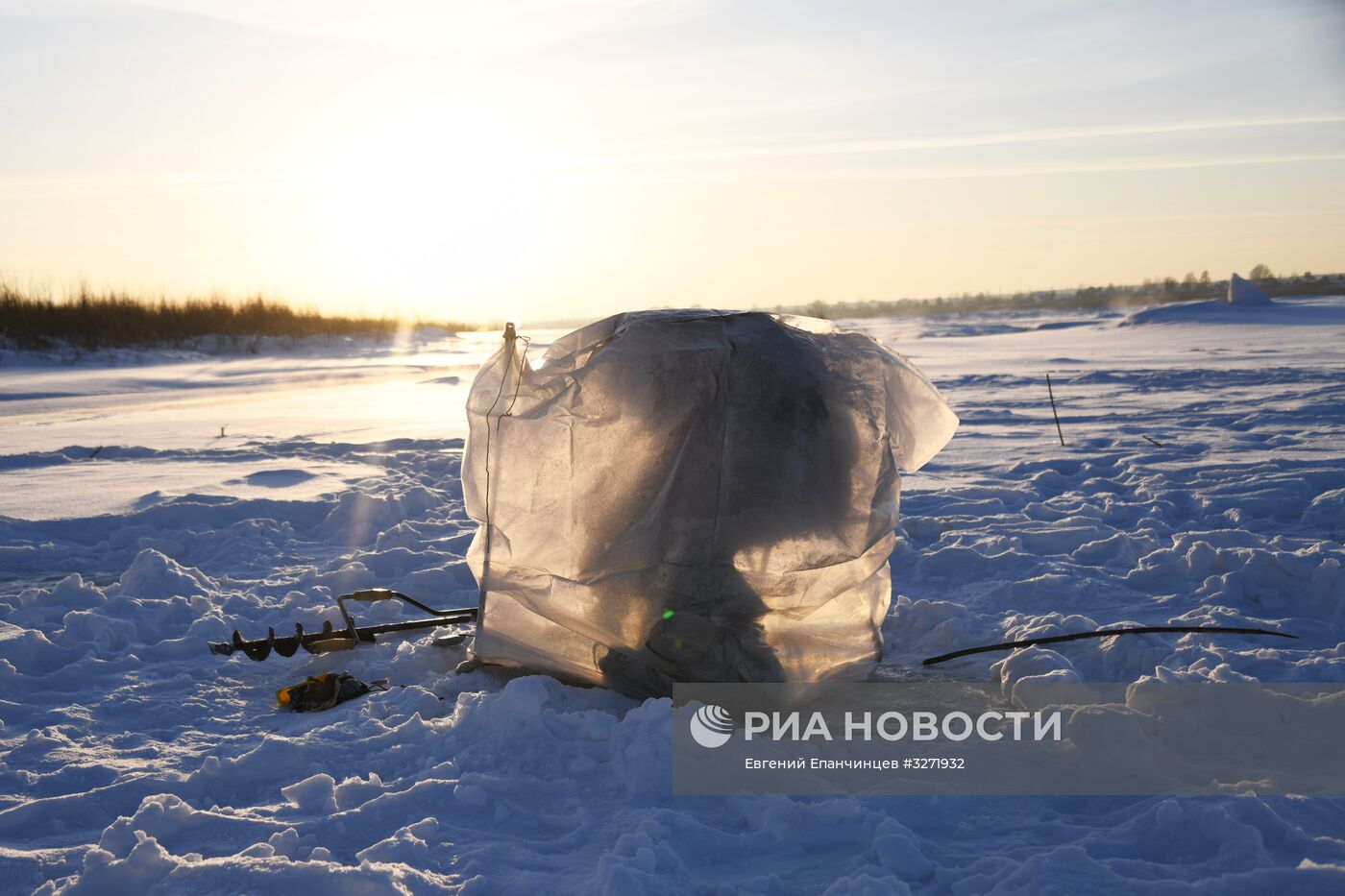 Подледная рыбалка на реке Томь