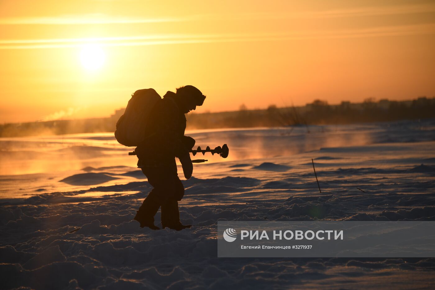 Подледная рыбалка на реке Томь