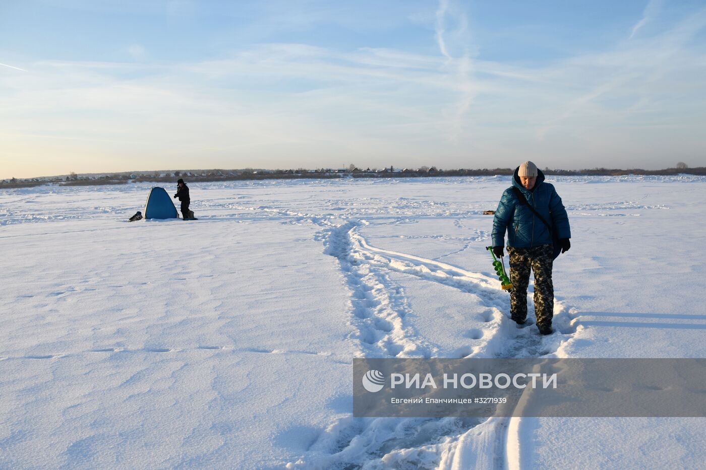 Подледная рыбалка на реке Томь