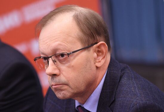 Встреча президента РФ В. Путина с представителями российских печатных СМИ и информагентств