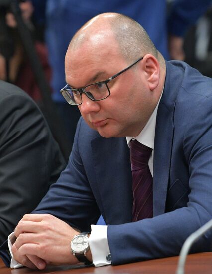 Президент РФ В. Путин встретился с представителями российских печатных СМИ и информагентств