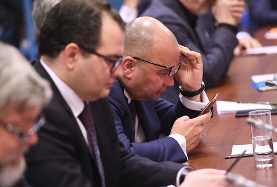 Президент РФ В. Путин встретился с представителями российских печатных СМИ и информагентств