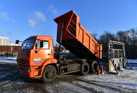 Работа снегоплавильного пункта в Москве