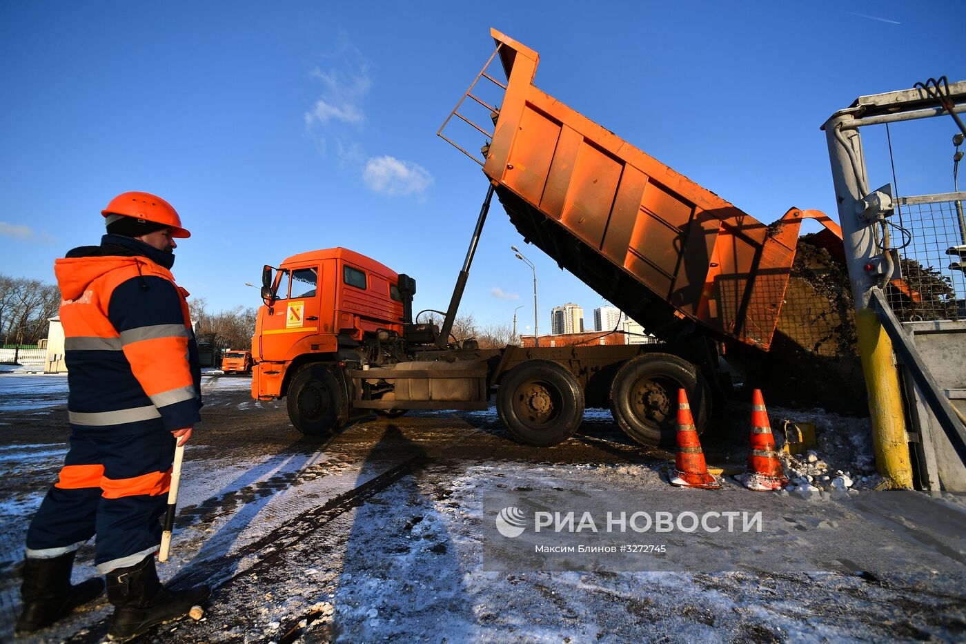 Работа снегоплавильного пункта в Москве