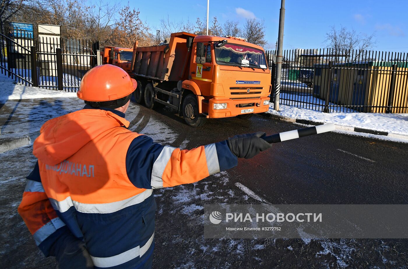 Работа снегоплавильного пункта в Москве