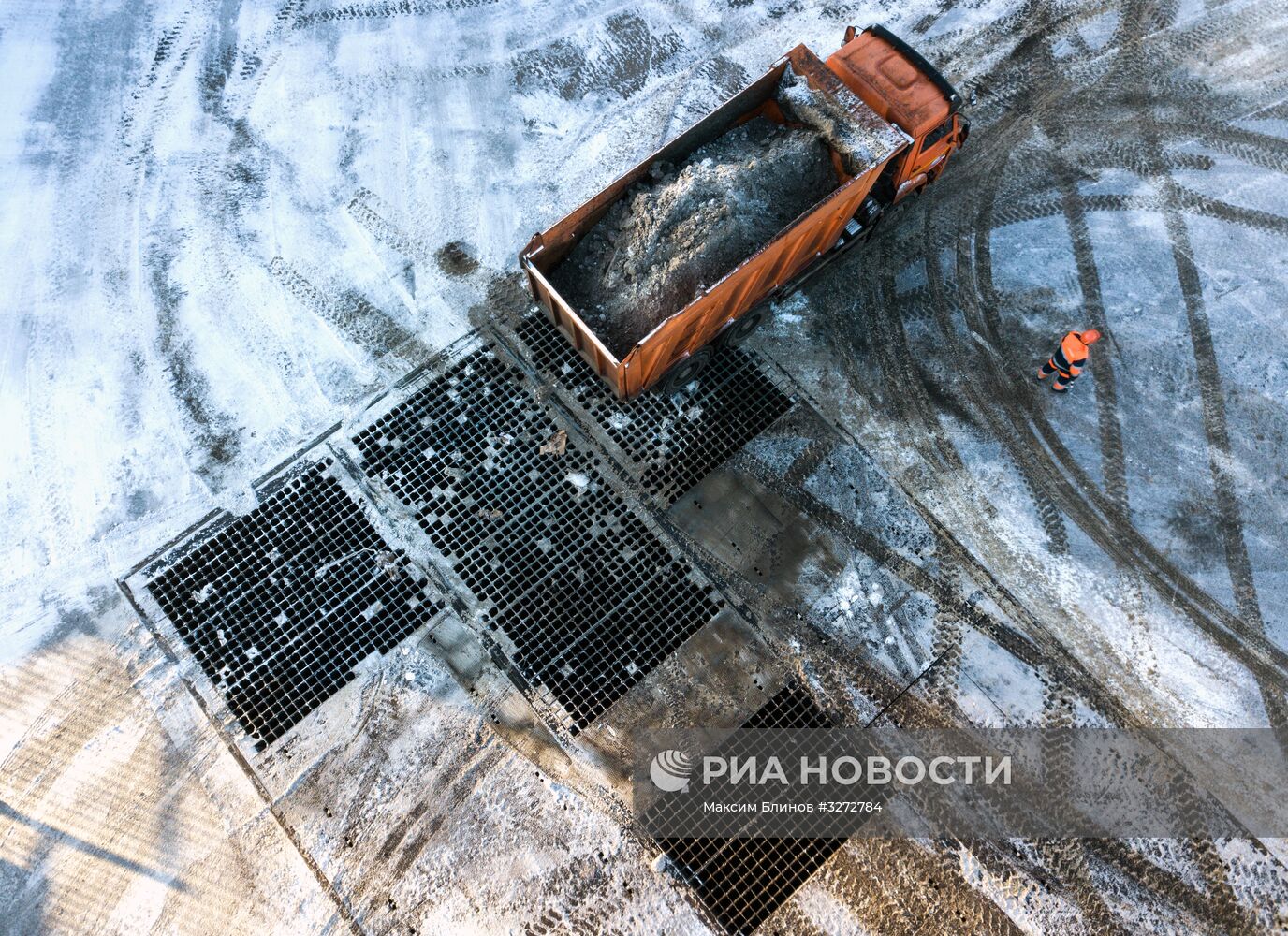 Работа снегоплавильного пункта в Москве