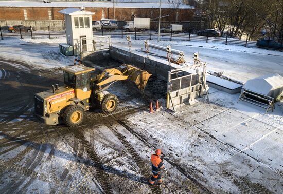 Работа снегоплавильного пункта в Москве