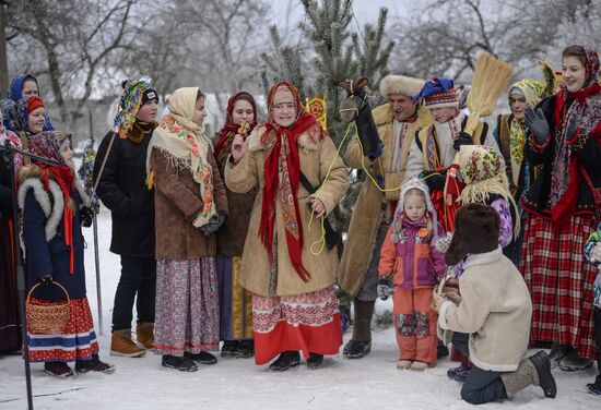 Святочные гуляния в Ленинградской области