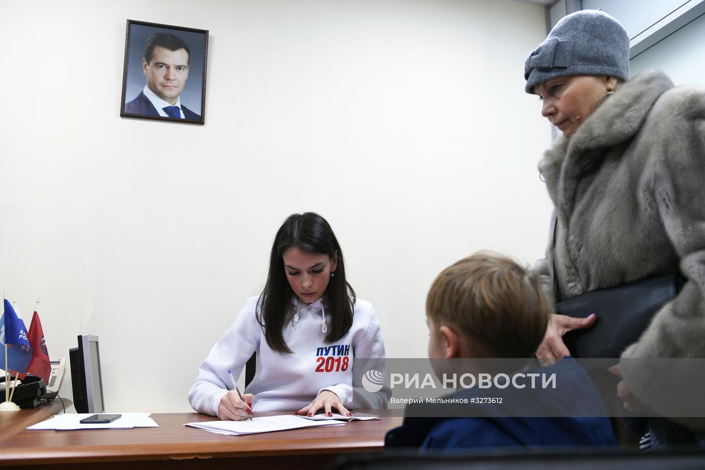 Сбор подписей в поддержку кандидата в президенты России Владимира Путина