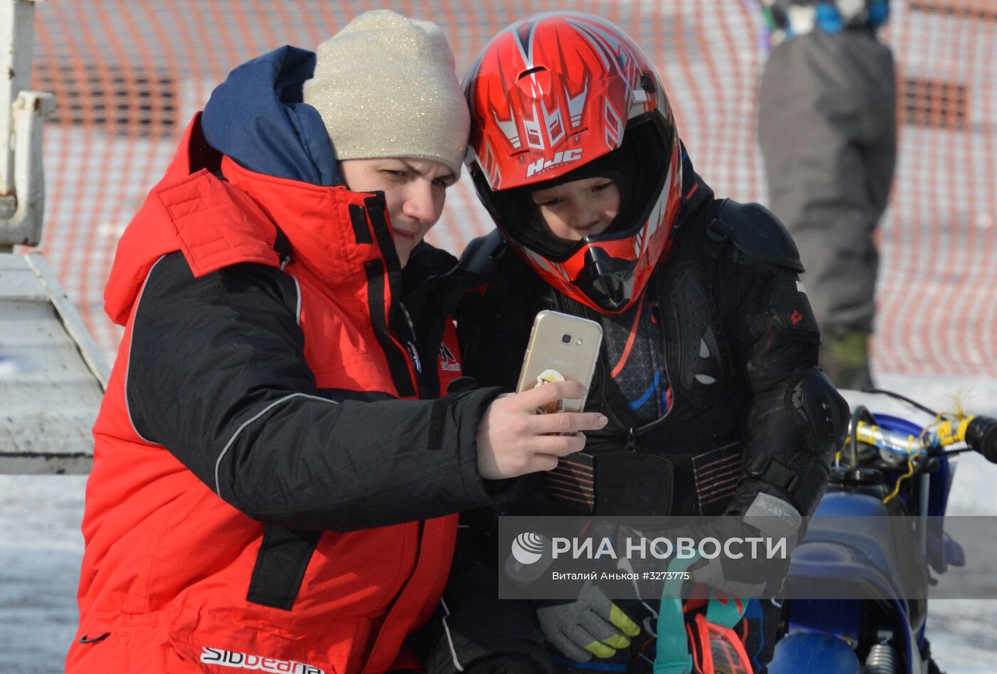 Мотогонки на льду во Владивостоке