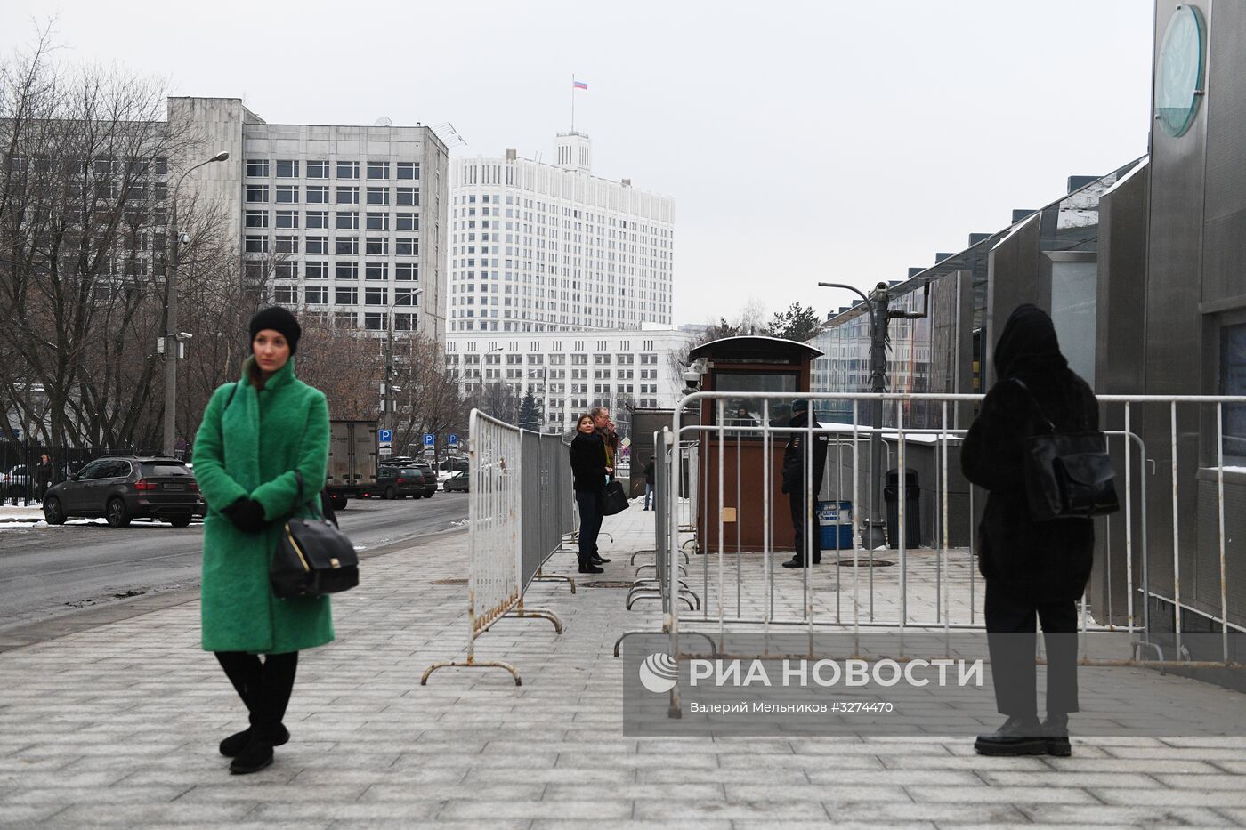 Консульство США в Москве принимает посетителей в новом здании