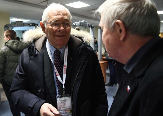 IX Гайдаровский форум. День первый