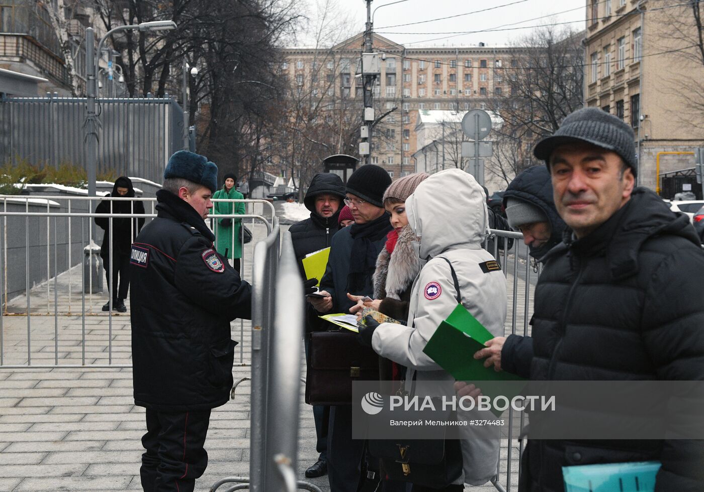 Консульство США в Москве принимает посетителей в новом здании