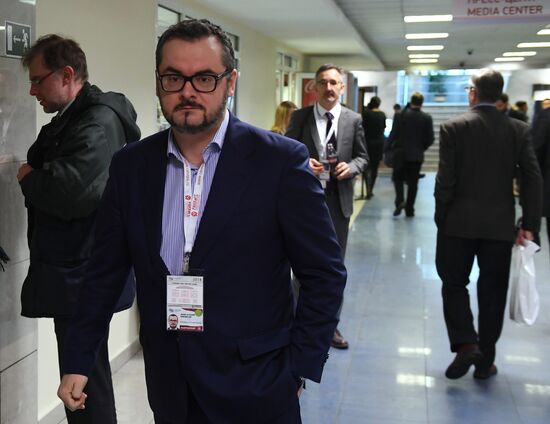 IX Гайдаровский форум. День первый