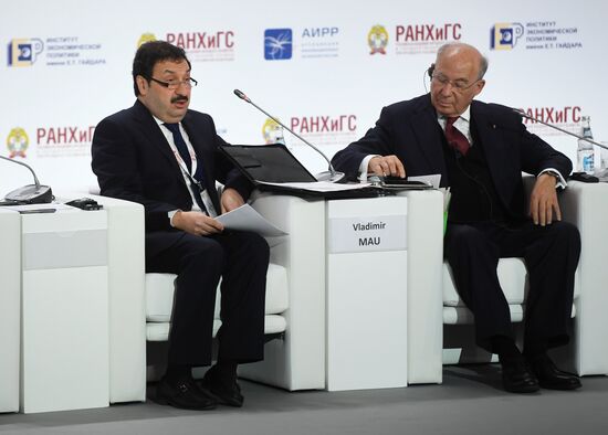 IX Гайдаровский форум. День первый