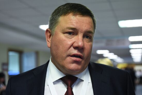 IX Гайдаровский форум. День первый