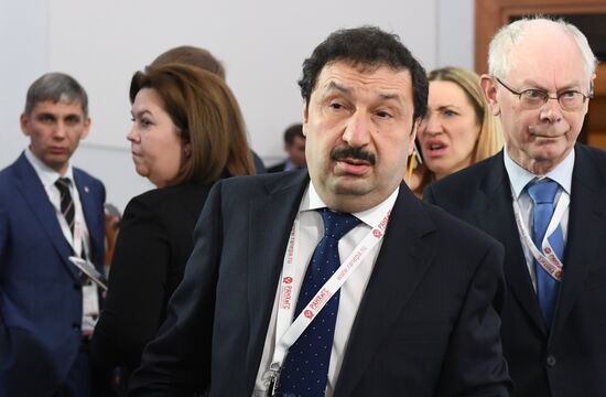 IX Гайдаровский форум. День первый