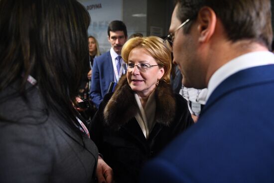 IX Гайдаровский форум. День первый