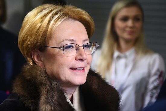 IX Гайдаровский форум. День первый