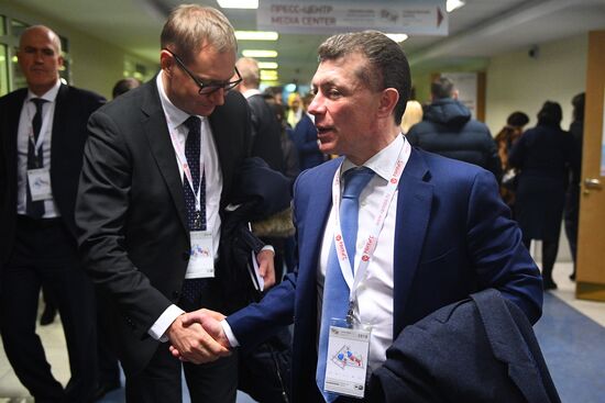 IX Гайдаровский форум. День первый