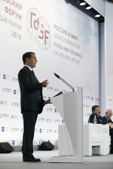 Премьер-министр РФ Д. Медведев посетил IX Гайдаровский форум
