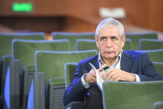 IX Гайдаровский форум. День первый