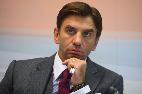 IX Гайдаровский форум. День первый