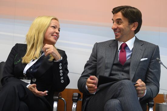 IX Гайдаровский форум. День первый