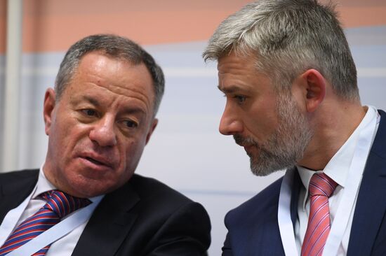 IX Гайдаровский форум. День первый