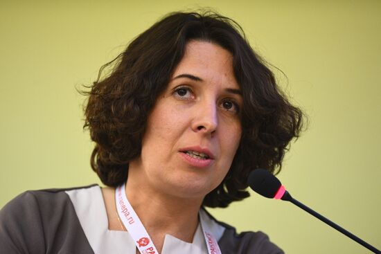 IX Гайдаровский форум. День первый