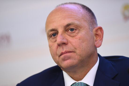 IX Гайдаровский форум. День первый