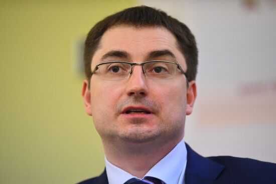 IX Гайдаровский форум. День первый