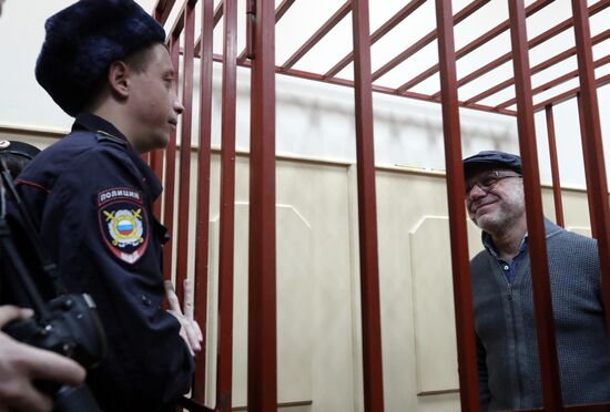 Рассмотрение ходатайства о продлении домашнего ареста К. Серебренникову