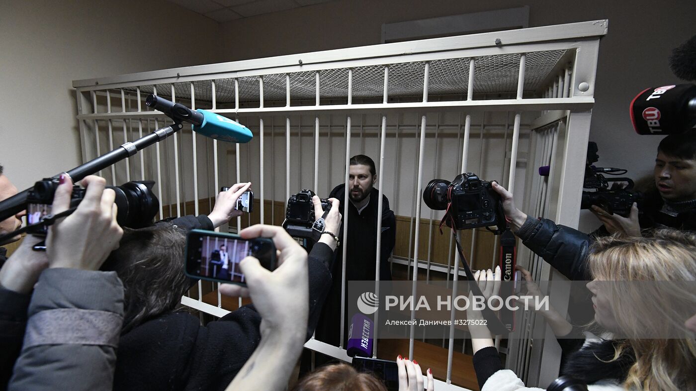 Оглашение приговора обвиняемому в педофилии священнику Г. Грозовскому
