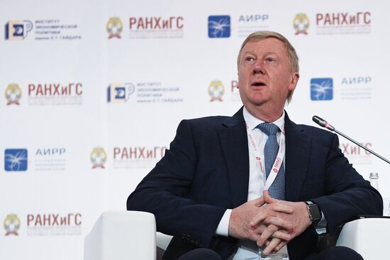 IX Гайдаровский форум. День третий