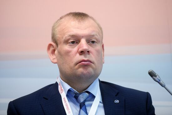 IX Гайдаровский форум. День третий