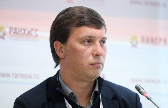 IX Гайдаровский форум. День третий