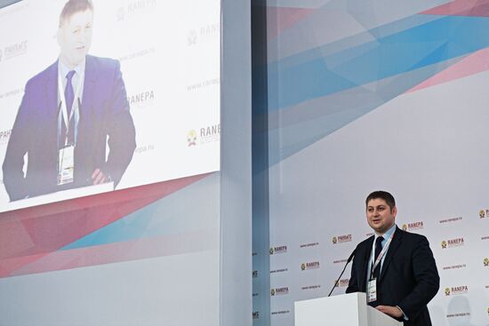 IX Гайдаровский форум. День третий