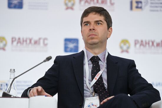 IX Гайдаровский форум. День третий